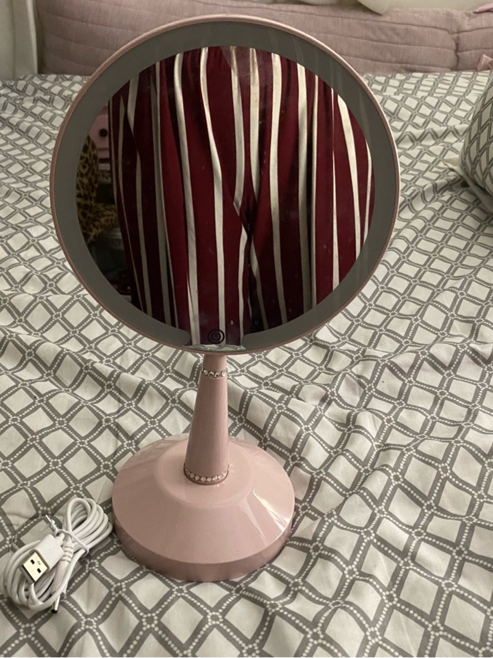 Pink LED Handheld Mirror - Picture 5 of 5